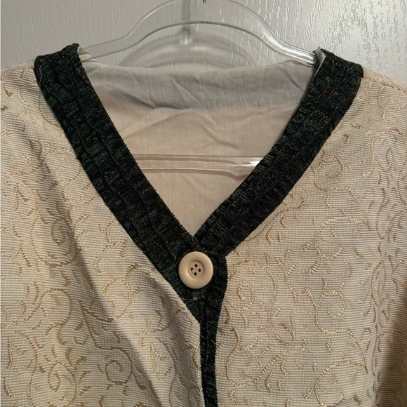 Unbranded Festive Cream Jacket with Tree Design - Picture 5 of 10